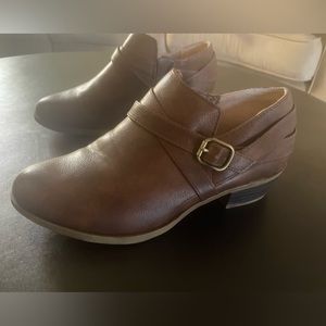 Lifestride-Velocity 20 Size is 6M. Color: brown. Only used twice. Quality ✔️